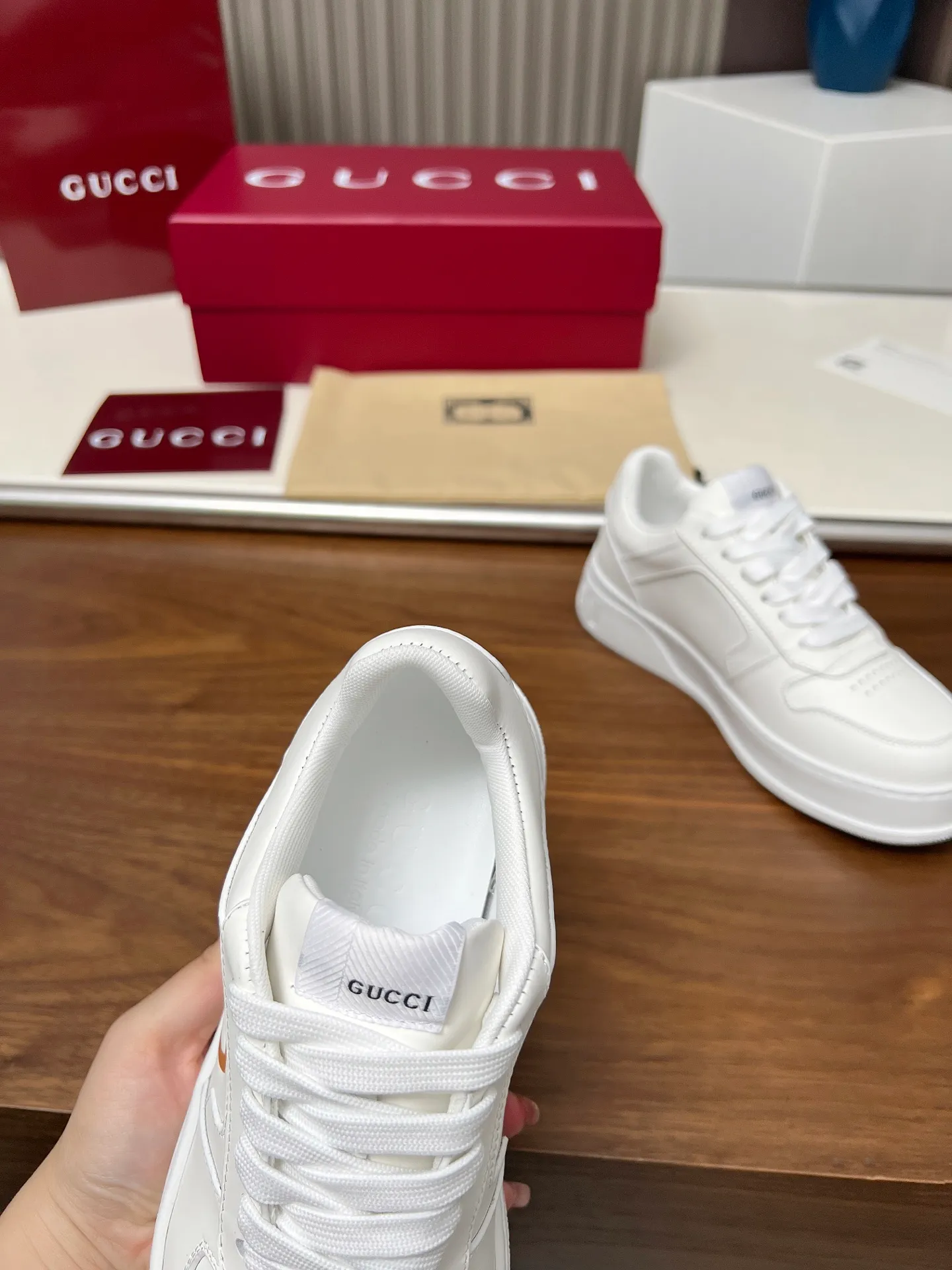 👟👟Ex-factory price 560👟👟Gucci casual sneakers, top version! Oil edge craftsmanship🌸🌸🌸1:1 reproduction. New model for early spring, creating a perfect style💣💣💣street style🔥🔥🔥Cool and stylish C-position fashionable outfit with retro and futuristic feel🌹🌹🌹Classic shoe shape, showing exquisite texture! Open mold to customize high-density outsole. Comes fully packaged. Size: Female 35-46. Fabric: Imported cowhide...men and women
